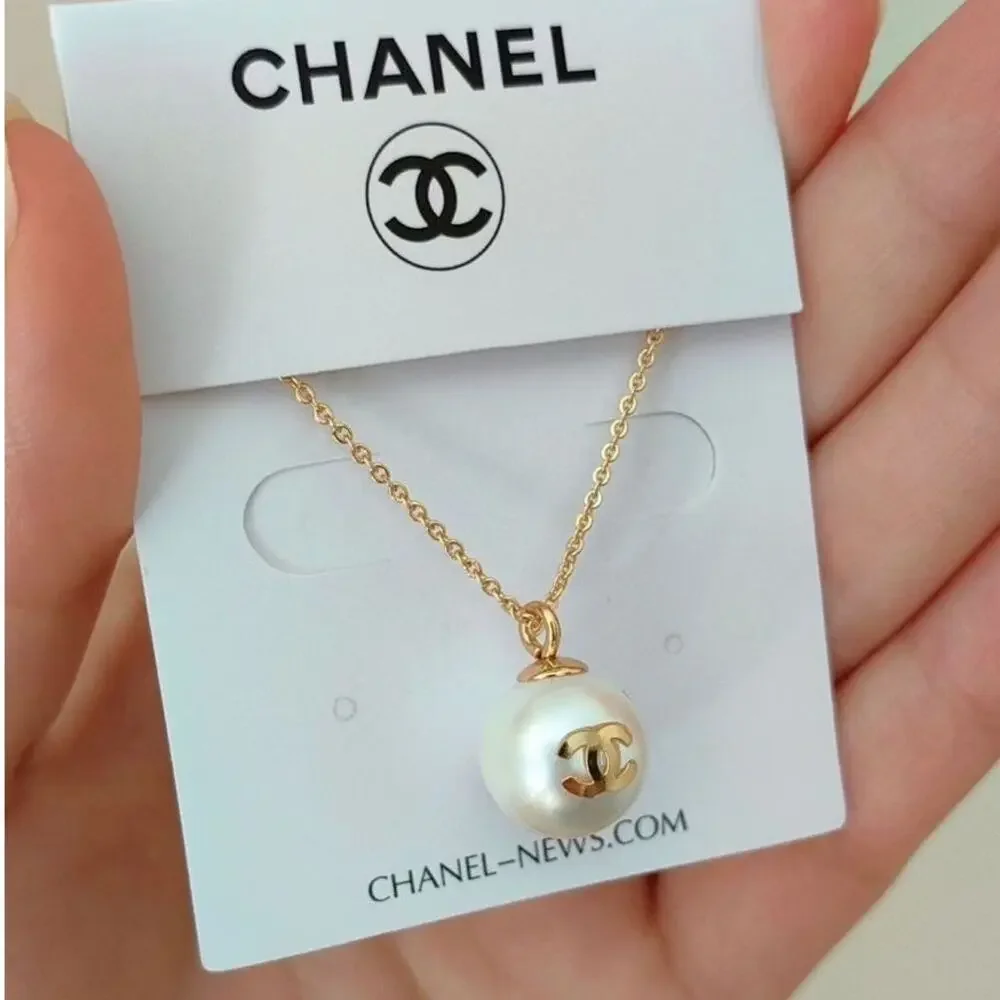 Chanel Pearl Pendant Necklace - Picture 1 of 3